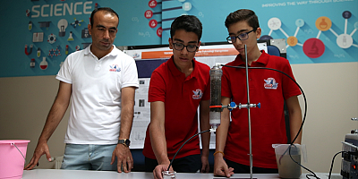 Kayseri'de ortaokul öğrencileri yüzde 50 daha az maliyetle su arıtma filtresi geliştirdi