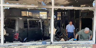 Kayseri'de oto galericide çıkan yangında 6 araç hasar gördü