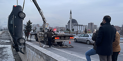 Kayseri'de otomobil kanala uçtu, 2 kişi yaralandı