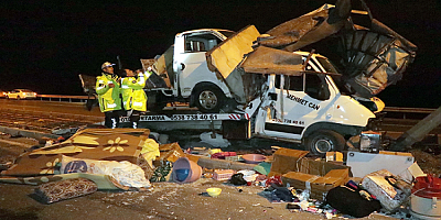 Kayseri'de otomobil yüklü tır ile kamyonet taşıyan çekici çarpıştı, 2 kişi yaralandı