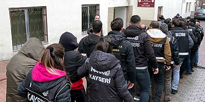  Kayseri’de özel harekat polisi destekli uyuşturucu operasyonu düzenlendi