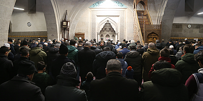 Kayseri'de sabah namazında şehitler için dua edildi