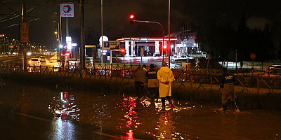 Kayseri'de sağanak hayatı olumsuz etkiledi