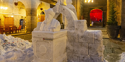 Kayseri'de Sanatçı Ali Akargöl I. Alaaddin Keykubat’ın kardan heykelini yaptı