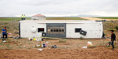 Kayseri'de şarampole devrilen tur otobüsündeki 30 kişi yaralandı