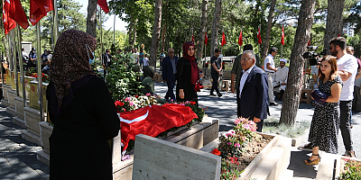 Kayseri'de şehit polis memuru mezarı başında anıldı