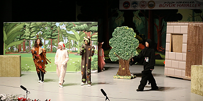 Kayseri'de şehit ve gazi çocukları tiyatro oyunu sergiledi