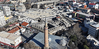 Kayseri'de sekiz asırlık Kapalı Çarşı AVM'lere direniyor
