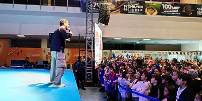 Kayseri'de Sertaç Abi olarak tanınan youtuber söyleşi gerçekleştirdi