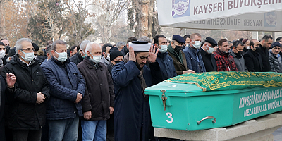 Kayseri'de silahla öldürülen 3 kişinin cenazesi defnedildi