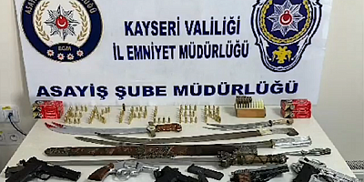Kayseri'de şüphelilerin evinde yapılan aramada uyuşturucu ve tabanca ele geçirildi