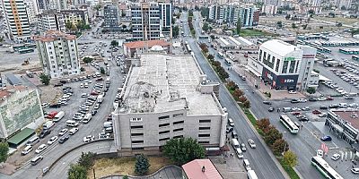 Kayseri'de Tacettin Katlı Otoparkı'nın Çatısı Yenileniyor