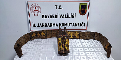 Kayseri'de tarihi eser niteliği taşıdığı değerlendirilen el yazması Tevrat ele geçirildi