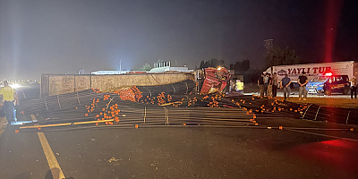 Kayseri'de tır devrildi kazada amca yaralandı yeğeni öldü
