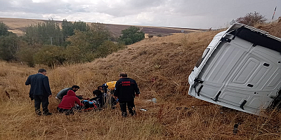 Kayseri'de tırın devrilmesi sonucu 2 kişi yaralandı