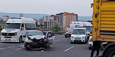 Kayseri'de tırla çarpışan otomobildeki 10 kişi yaralandı