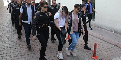 Kayseri'de uyuşturucu operasyonunda yakalanan 38 zanlı adliyede