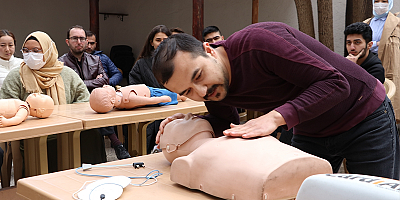 Kayseri'de yabancı uyruklu öğrencilere ilk yardım eğitimi