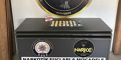 Kayseri'de yakalanan yabancı uyruklu 2 şüphelinin midesinden metamfetamin kapsülleri çıktı