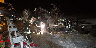 Kayseri'de yolcu otobüs devrildi 4 kişi öldü, 24 kişi yaralandı