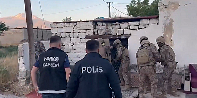 Kayseri'de zehir tacirlerine eş zamanlı operasyon
