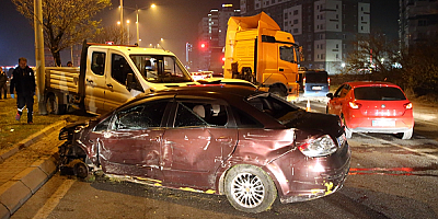 Kayseri'de zincirleme trafik kazasında 1 kişi yaralandı