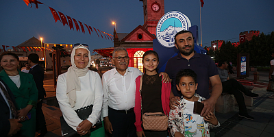 Kayseri'deki saat kulesi gurbetçilerin irtibat merkezi oldu