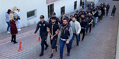 Kayseri'deki uyuşturucu operasyonunda yakalanan 24 şüpheliden 15'i adliyede