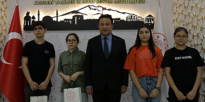 Kayseri İl Milli Eğitim Müdürü Karaköse, LGS'den tam puan alan öğrencileri ağırladı