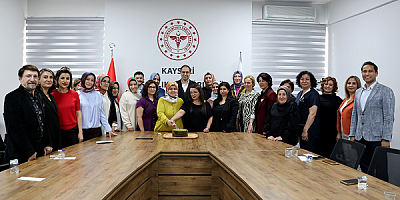 Kayseri İl sağlık müdürü Mehmet Erşan Ebeler haftasını kutladı