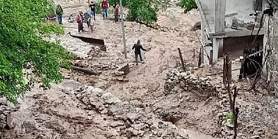Kayseri'nin Yahyalı ilçesinde sağanak sele neden oldu
