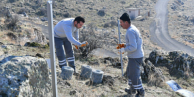 Kayseri OSB'nin Kuyucak mevkiindeki ağaçlandırma bölgesinin etrafı tel örgü ile çevriliyor