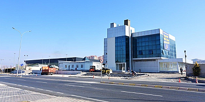 Kayseri OSB, Sağlık Merkezi Yanı Başına 2 Eczane İşyeri Yapımı İçin Kolları Sıvadı