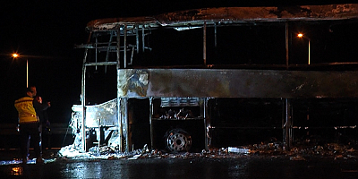Kayseri plakalı tır ile çarpışan yolcu otobüsü yandı