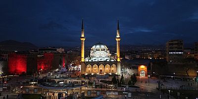  Kayseri, Ramazan'ı Işık ve Renk Şöleni ile Karşıladı