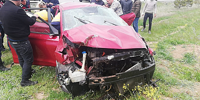 Kayseri-Sivas kara yolunda şarampole devrilen otomobildeki 3 kişi yaralandı