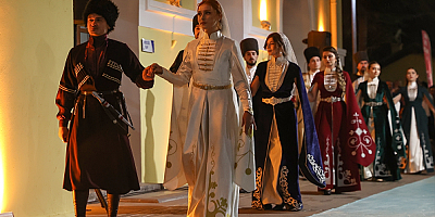 Kayseri Tren Garı'nda Çerkez kıyafetleri defilesi düzenlendi