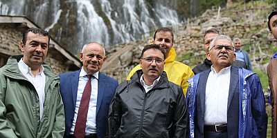 Kayseri Valisi Çiçek, selin yaşandığı Yahyalı ilçesinde incelemelerde bulundu