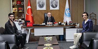 KAYÜ'nün başarılı öğrencileri Rektör Prof. Dr. Karamustafa’yı ziyaret etti