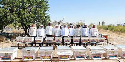 KAYÜ Yeşilhisar MYO’da Rektör Karamustafa’nın da Katılımı ile “Bal Hasadı” Gerçekleştirildi