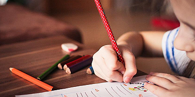 Kendini güvende ve özgüvenli hisseden çocuklar sınavlarda daha başarılı oluyor