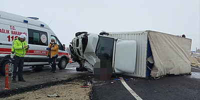 Kırşehir'de tırla çarpışan kamyonetin sürücüsü öldü