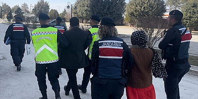 Kısmı toprağa gömülü bulunan cesedin failleri yakalandı