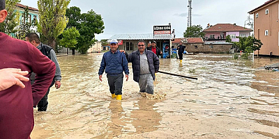 Konya'da sağanak nedeniyle bazı ev ve iş yerlerini su bastı