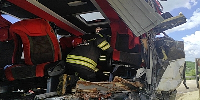 Konya'da yolcu otobüsünün kamyona çarpması sonucu 1 kişi öldü