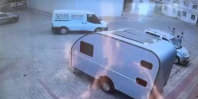 Küçük çocuk, babasının aracıyla kardeşini ezdi
