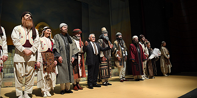 Kültür sanata 27.5 milyon TL yatırım yapan Büyükkılıç tiyatroyu da sevindirdi