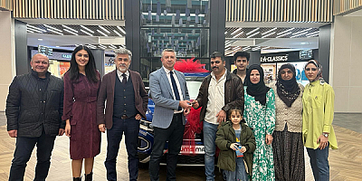 KUMSMALL talihlisi otomobilini aldı