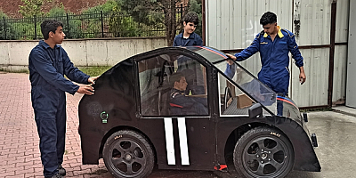  Liselilerin ürettiği elektrikli araç 