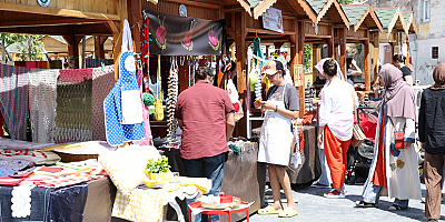  ‘Maharetli Eller Kadın Üretici Pazarı’  vatandaşların uğrak yeri oldu